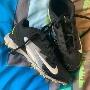 Nike cleats boys